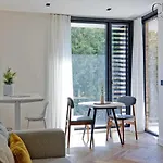 Elegant Apartments Kensington With Private Balcony