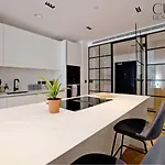 Elegant Apartments Kensington With Private Balcony