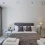 Elegant Apartments Kensington With Private Balcony