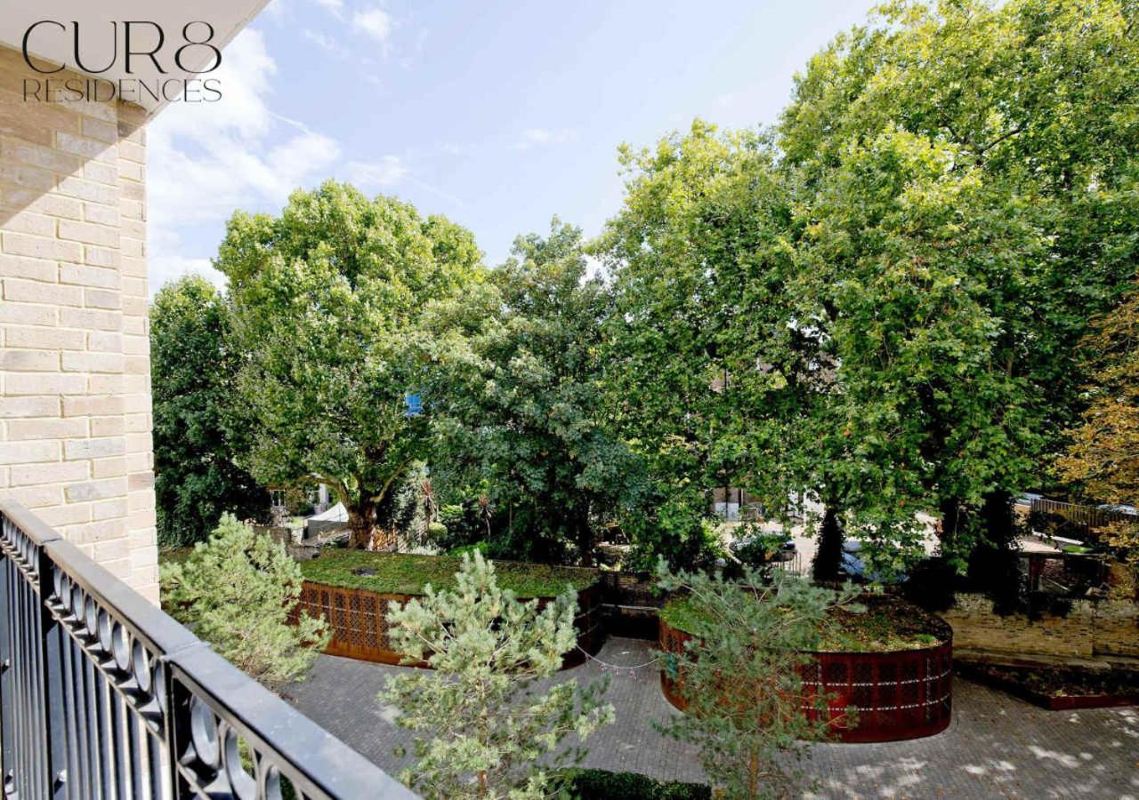 Elegant Kensington With Private Balcony